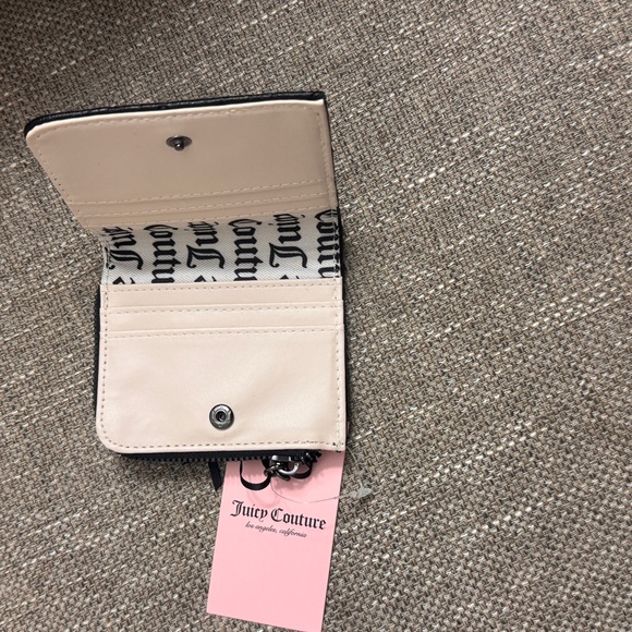 New BNWT JUICY COUTURE Black Zippered Wallet with Card Slots - Picture 4 of 5